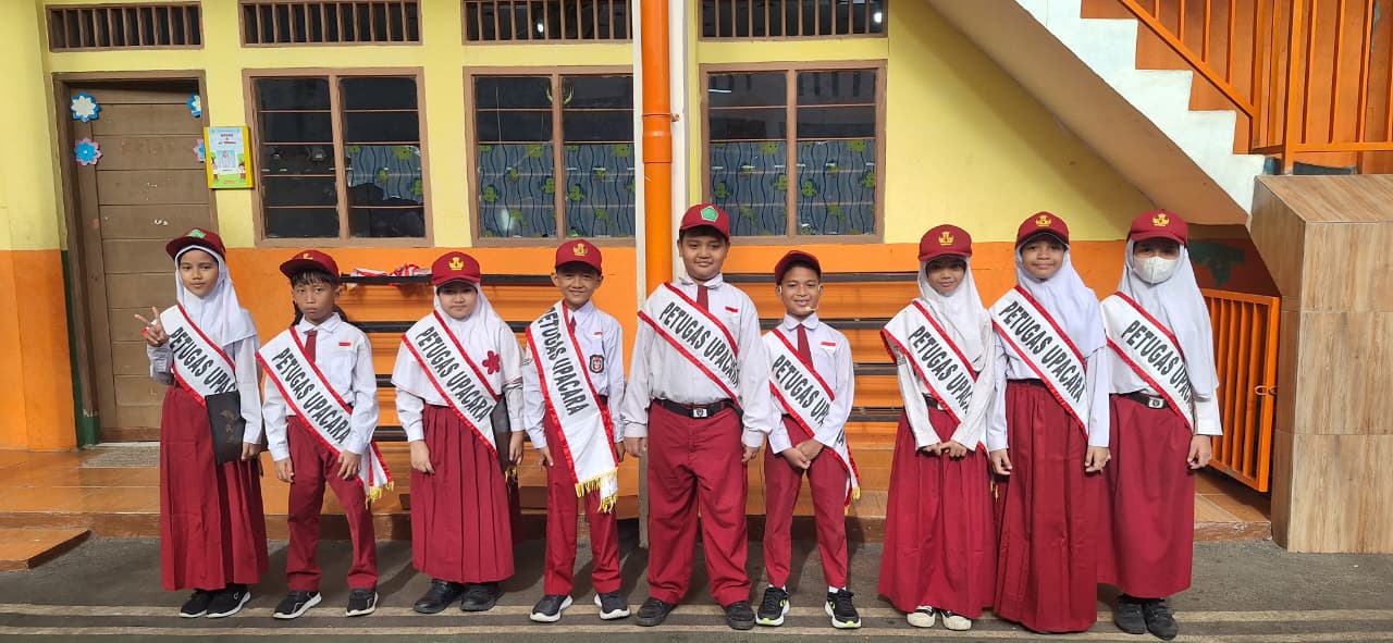 Menumbuhkan Disiplin dan Cinta Tanah Air: Upacara Hari Senin di SDIT Al-Hamidiyyah