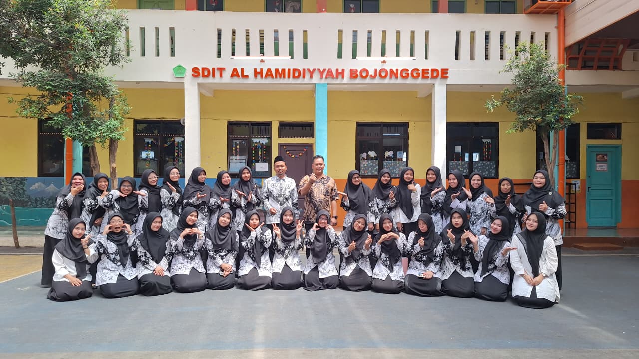 MENCETAK GENERASI UNGGUL MELALUI PENDIDIKAN BERKUALITAS