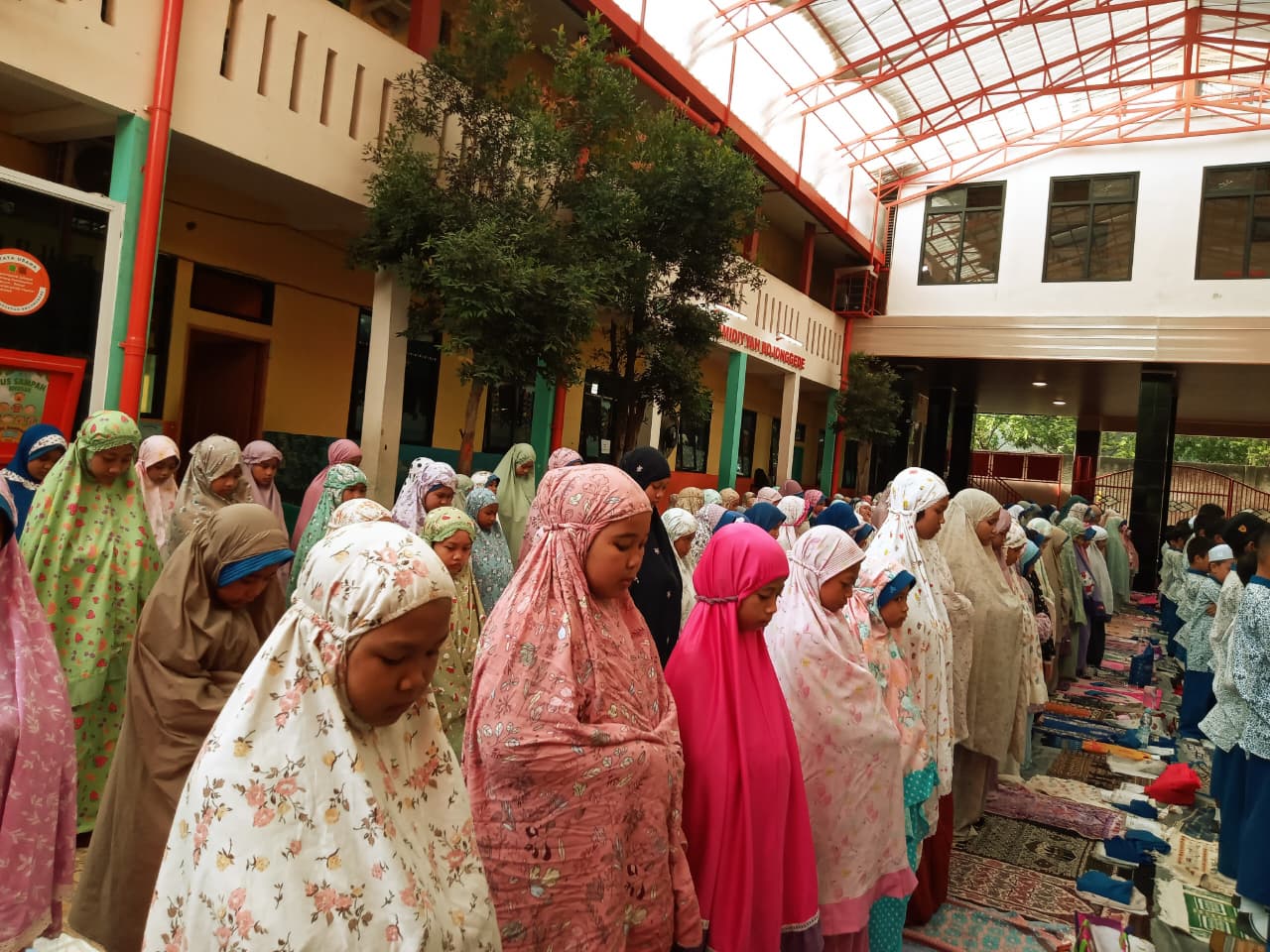 Melembutkan Hati Menguatkan Akhlak : Pembiasaan shalat Duha Bersama Setiap Jum'at