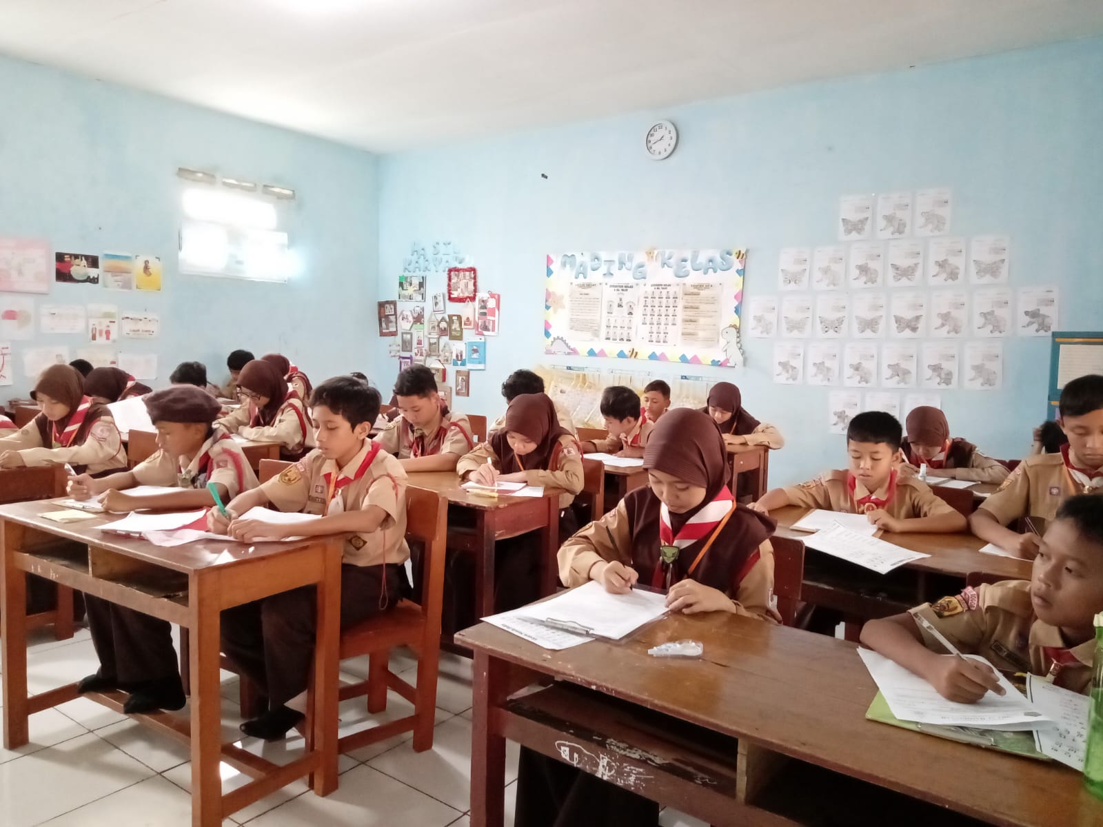 ASESSMEN AKHIR SEMESTER GANJIL : Suasana hari ke-4 Asessmen akhir semester ganjil di SDIT Al- Hamidiyyah Bojong Gede